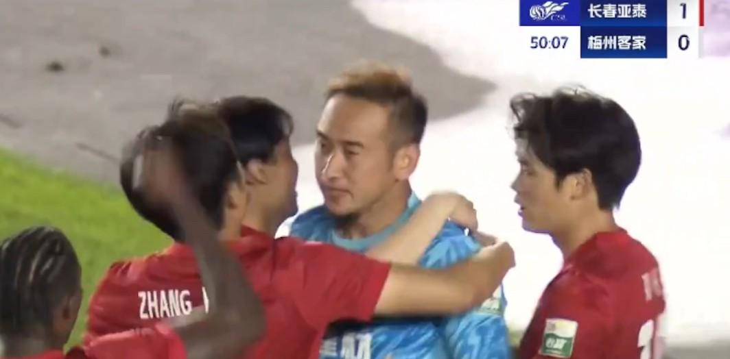 援奥马尔松, 击败梅州客