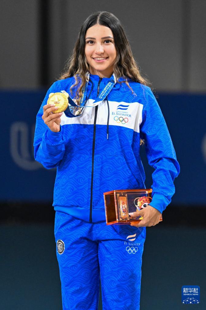 颁奖仪式举, 冠军萨尔瓦