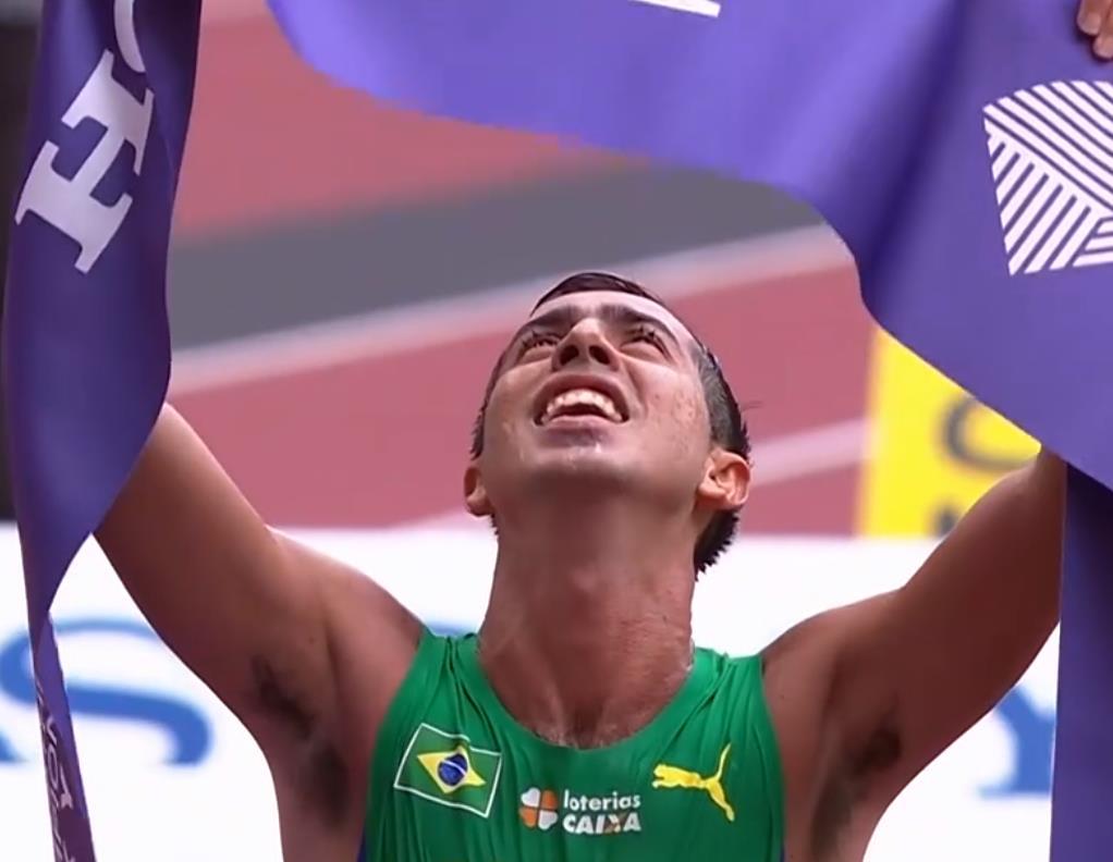 落后冠军, 站上过世界