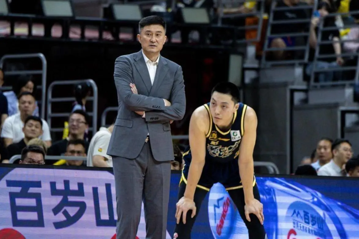 教练, 东男篮的引 教练, 东男篮的引