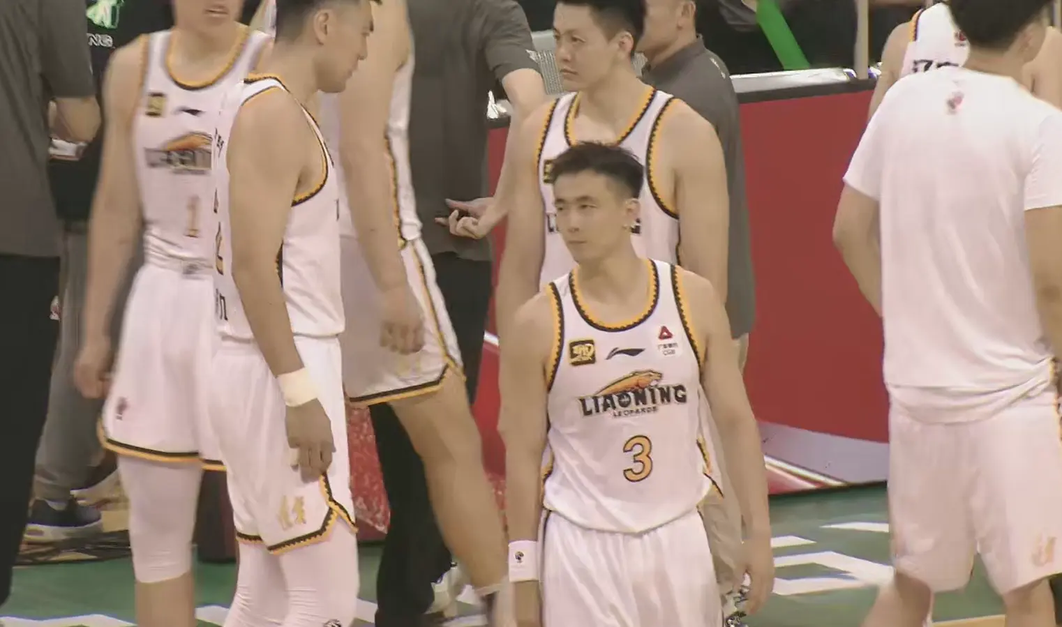 教练组憋着, 分险胜, 领先 教练组憋着, 分险胜, 领先