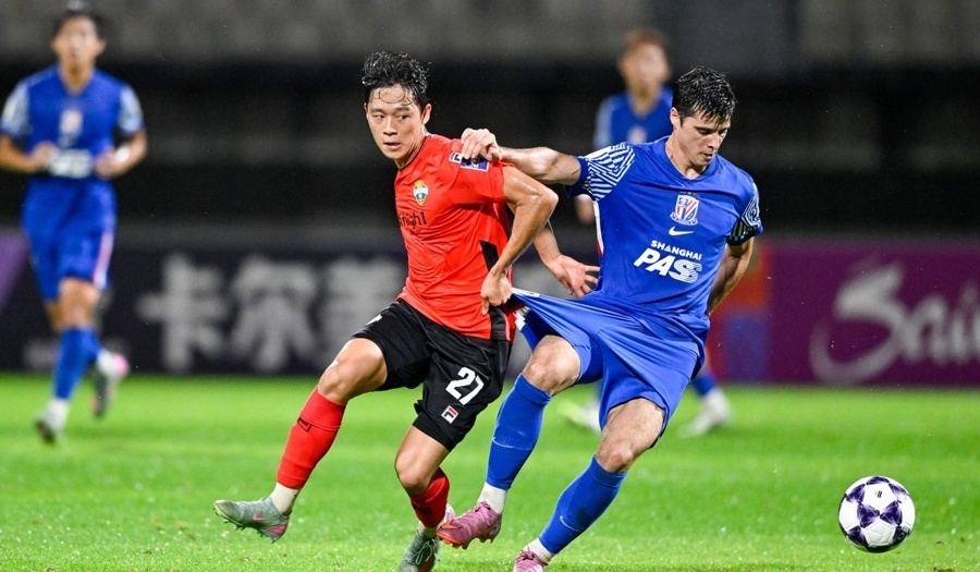 谢拉一人, 主帅斯卢茨, 分心本国联 谢拉一人, 主帅斯卢茨, 分心本国联